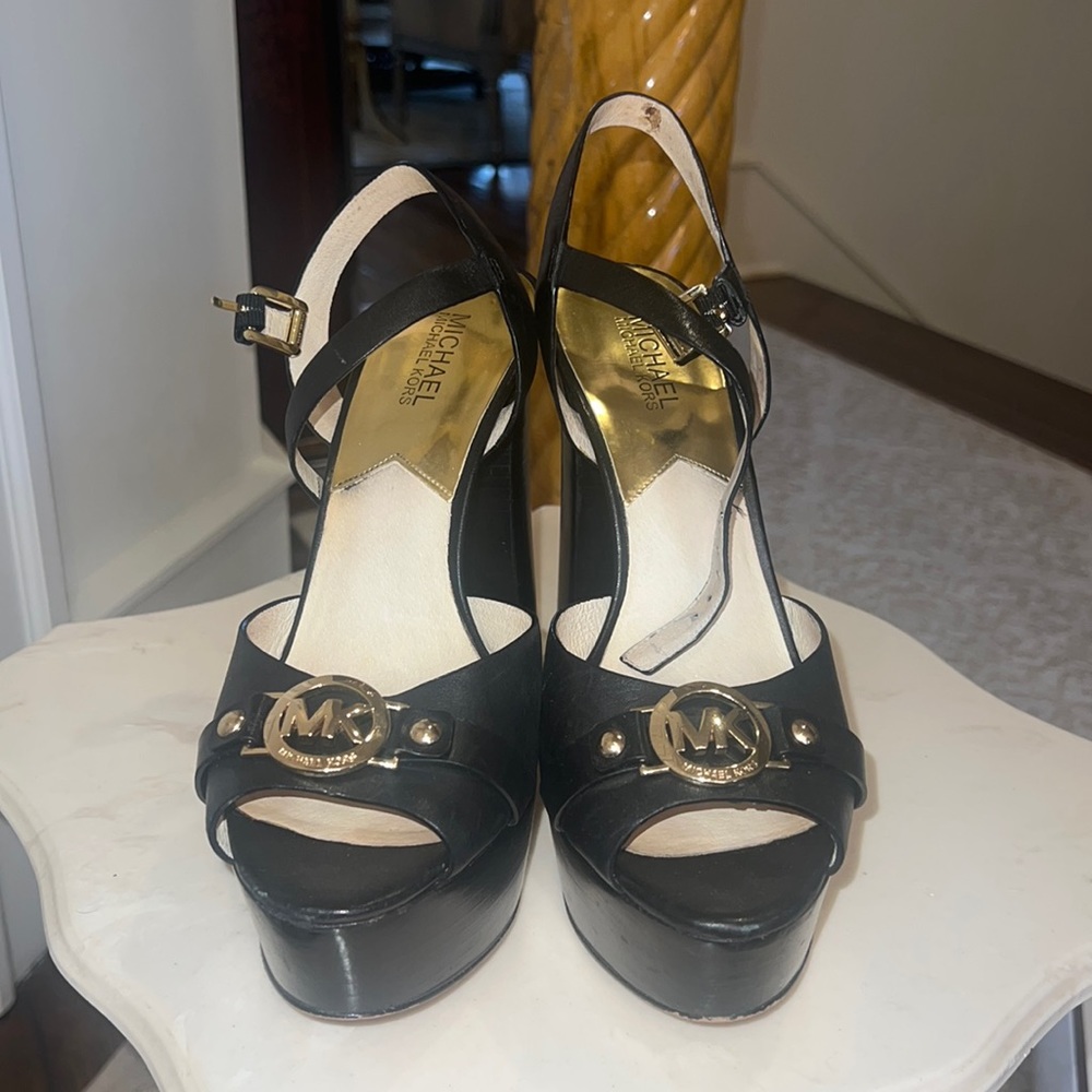 MICHAEL KORS PLATFORM HEELS